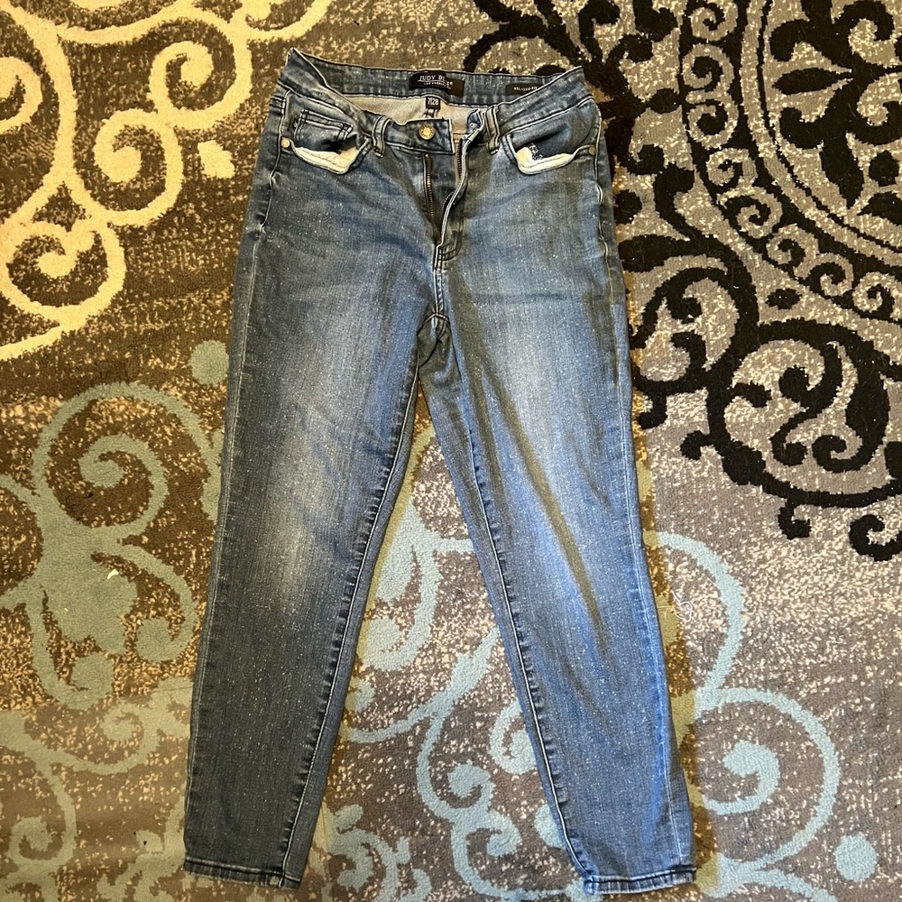 Judy Blue Relaxed Fit Bleach Splattered Jeans in Classic Blue